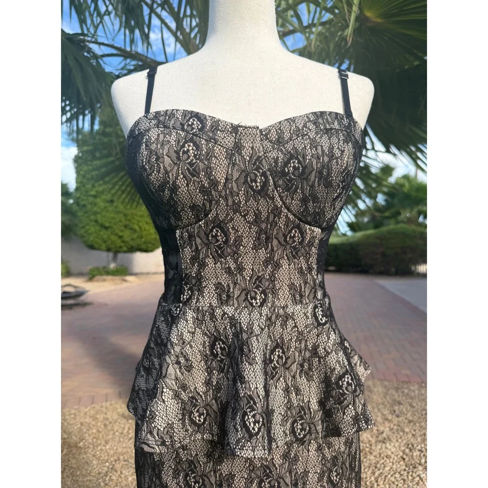 Bebe Black Floral Lace Peplum Mini Dress Sweetheart Neck Cutout Back Sz Large